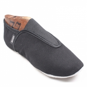 GYMNASTIC SHOES